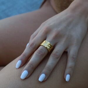 New MAYAMAR Gold Hammered Ring size 7